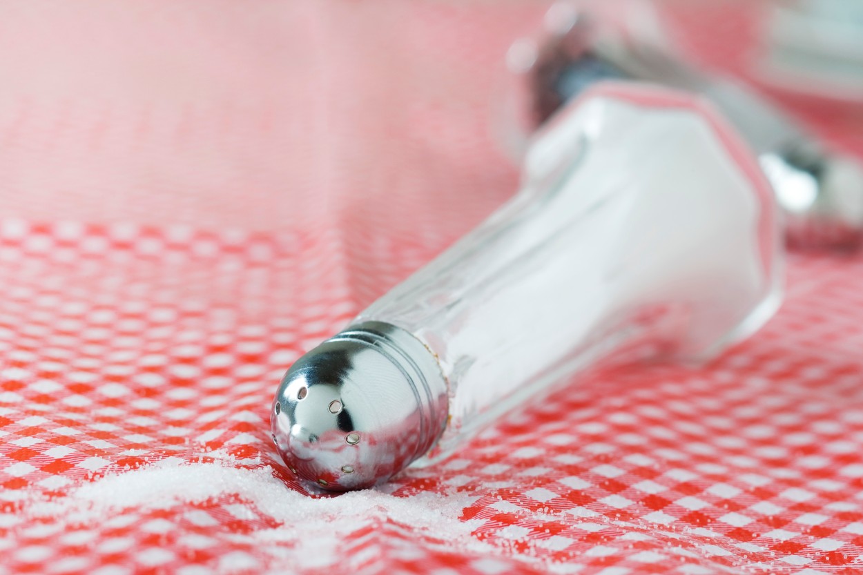 Consumul redus de sare, efecte negative asupra organismului, arată un studiu: doza zilnică recomandată