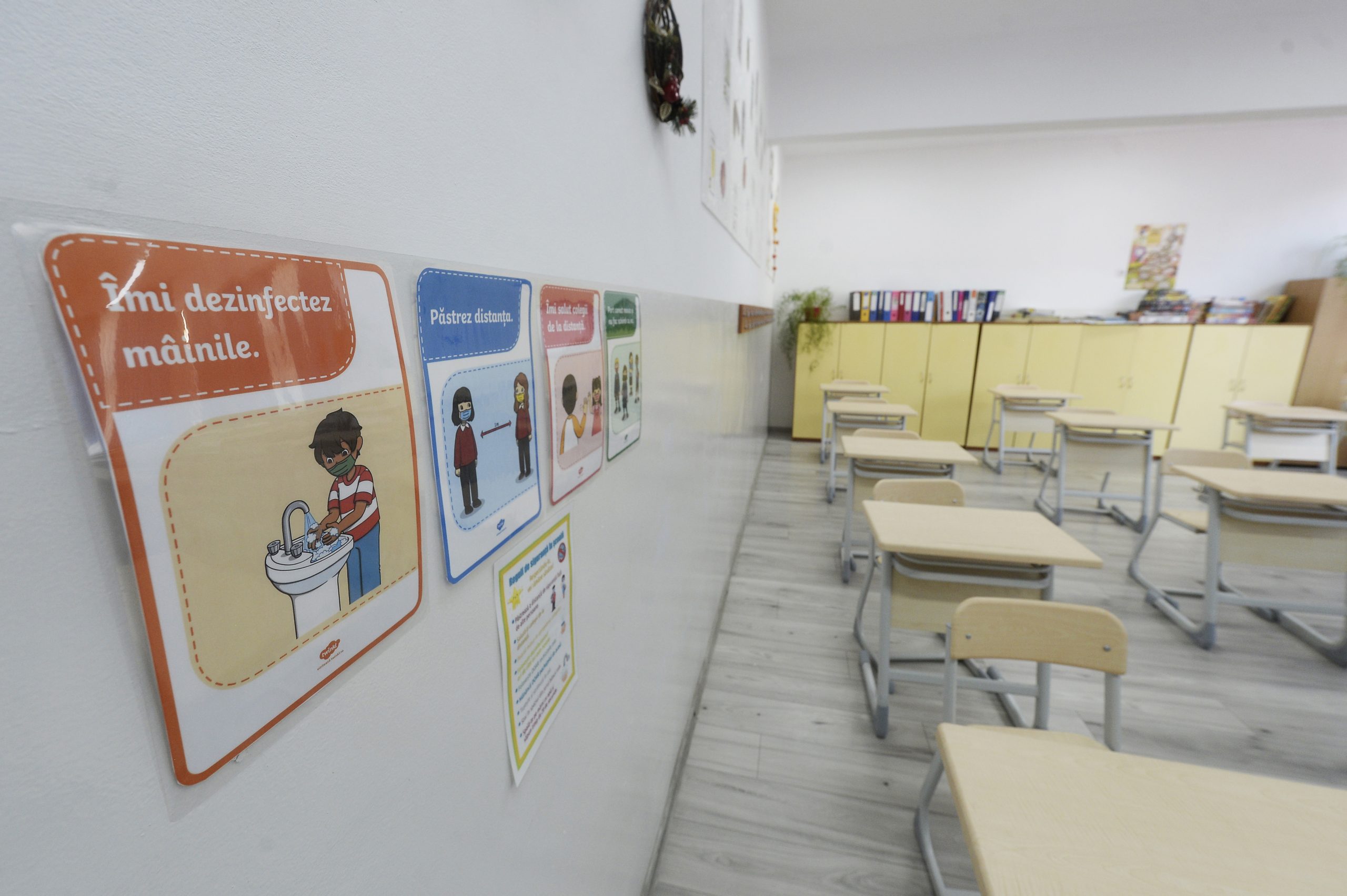 Ministrul Educației anunţă că prelungeşte învăţământul online până pe 8 februarie