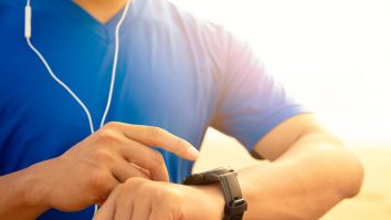 Antrenamentele, mai eficiente dacă ai smartwatch. Monitorizează bătăile inimii, distanţele şi timpul