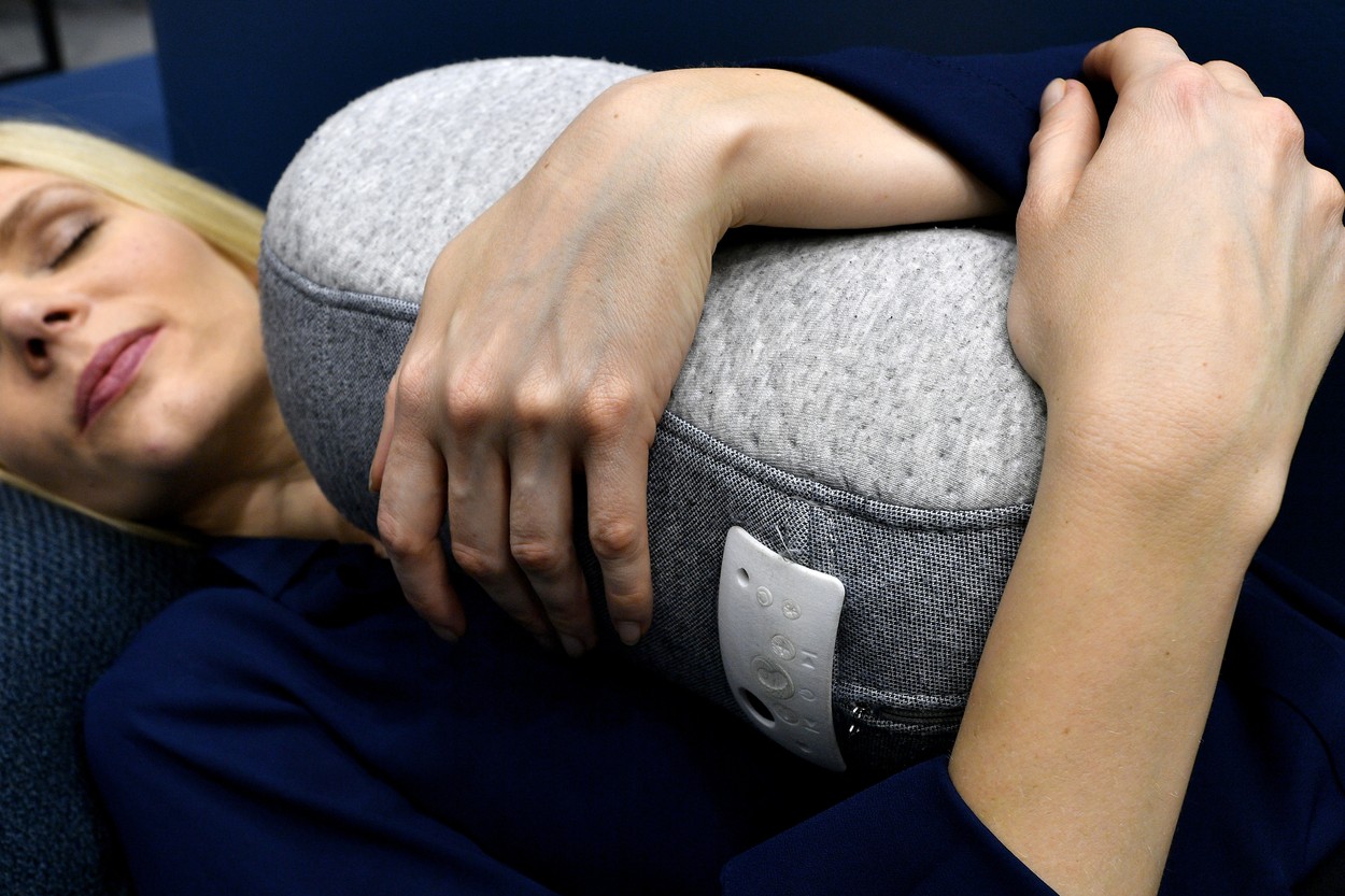 Somnox, robotul care te ajută să adormi după o zi stresantă: cât costă