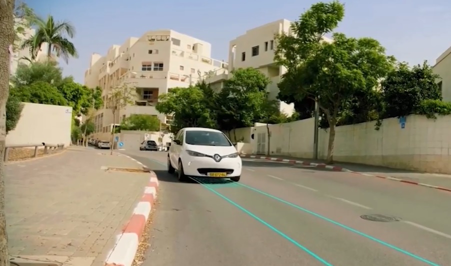 Primul oraș din lume care testează șoseaua inteligentă. Autobuzele electrice se încarcă în timpul mersului