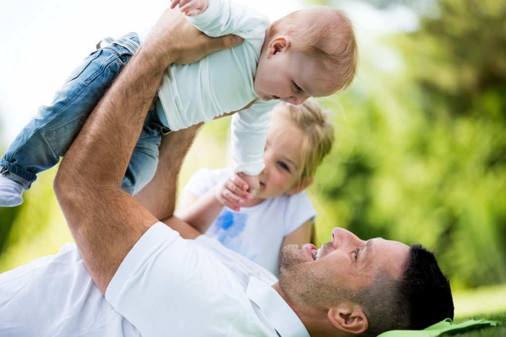 Elveția a votat pentru concediul de paternitate: Ce beneficii aduce legea