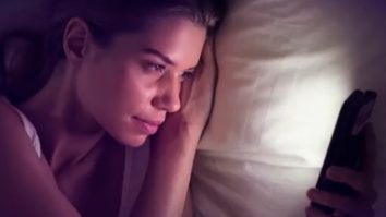 Studiu: Lumina telefonului ne îmbătrânește