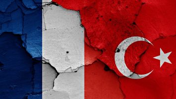 Franţa şi Turcia se acuză reciproc de încurajarea confruntărilor militare dintre Armenia şi Azerbaidjan