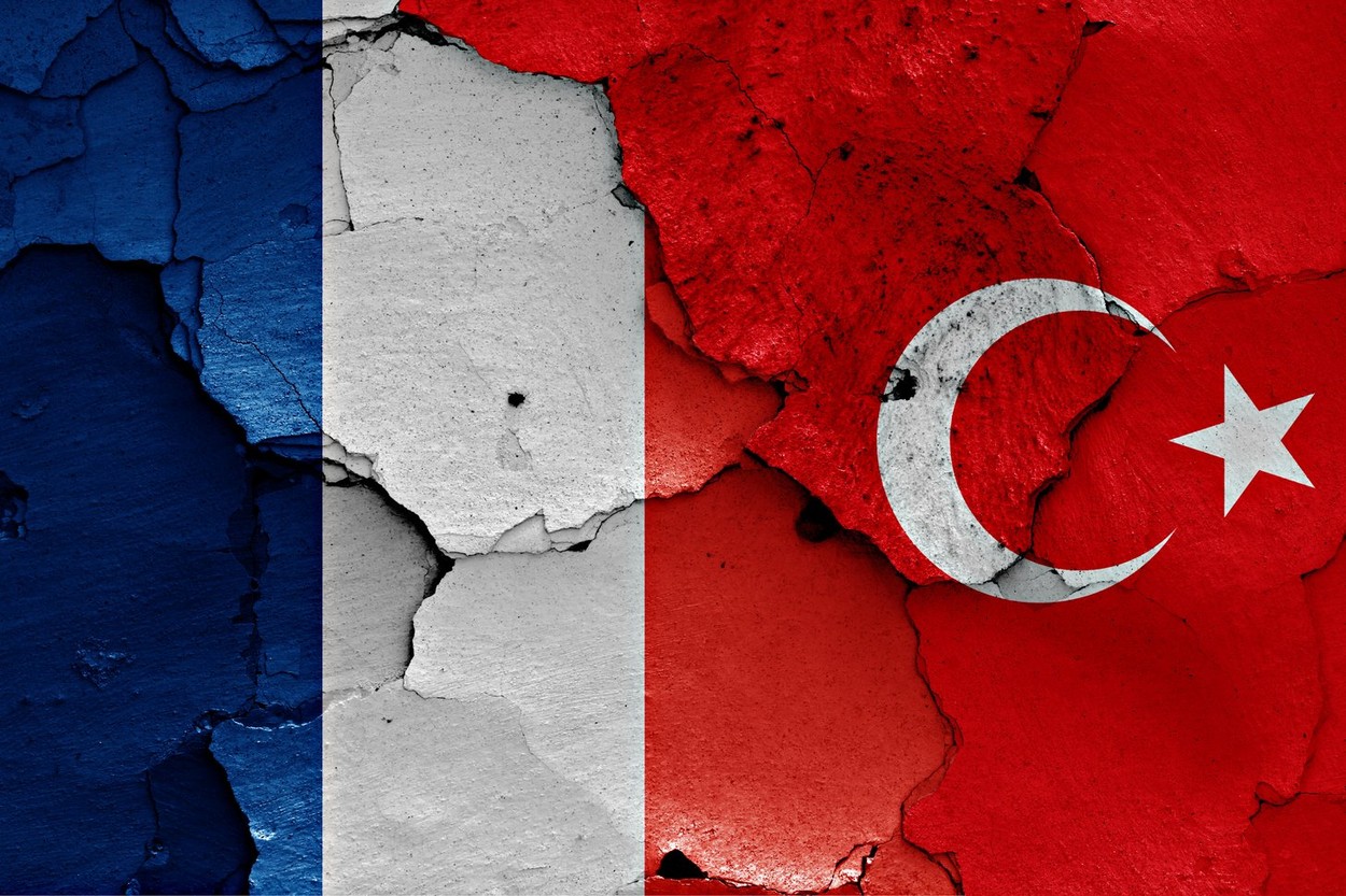 Franţa şi Turcia se acuză reciproc de încurajarea confruntărilor militare dintre Armenia şi Azerbaidjan
