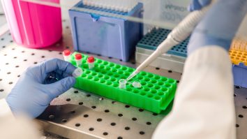 Orban vrea să renunțe la izolare pentru cei care vin în țară din zone galbene. Propune testul negativ