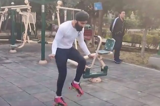 Țopăit de Cartea Recordurilor. Un indian a doborât recordul de sărituri cu coarda pe role