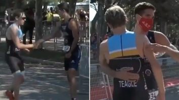 Un triatlonist i-a cedat locul pe podium unui adversar, pentru că acesta a greșit drumul chiar înainte de sosire