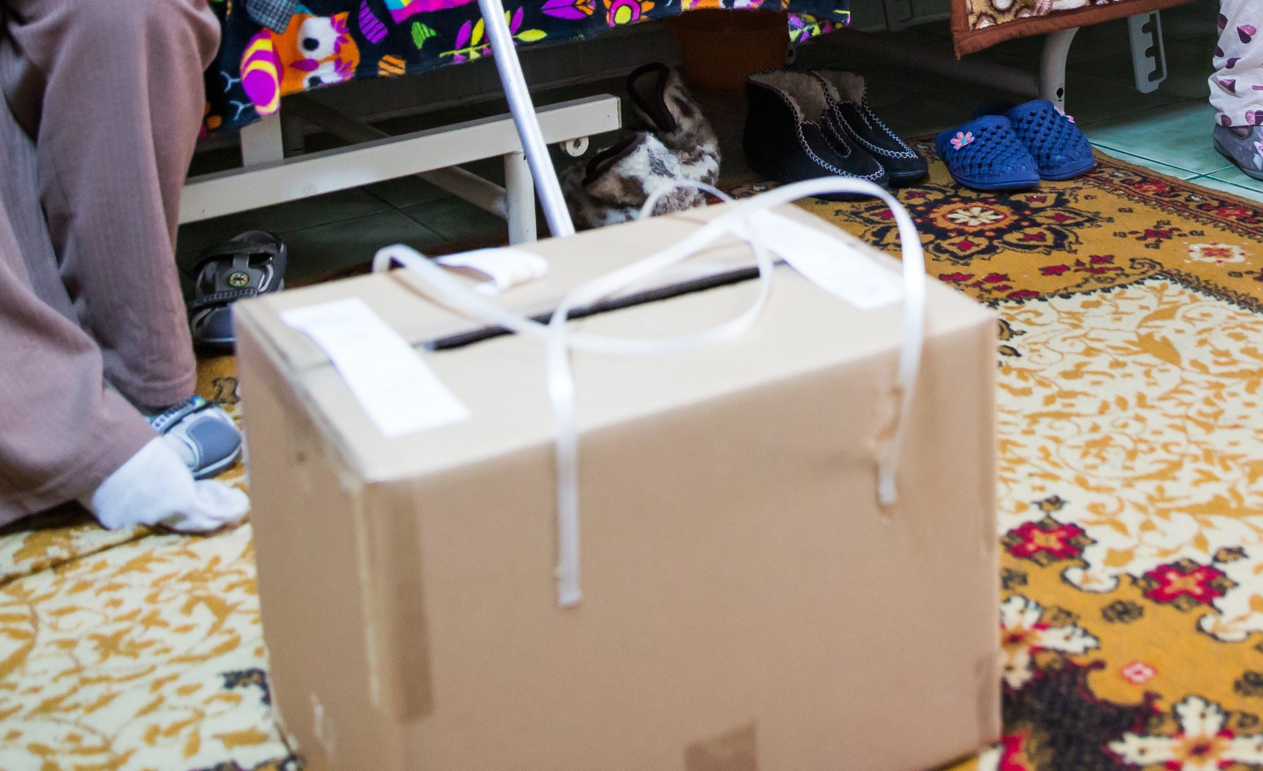 Bolnavii de Covid, izolați la domiciliu,  împiedicați să voteze: „Mi se neagă un drept constituţional”