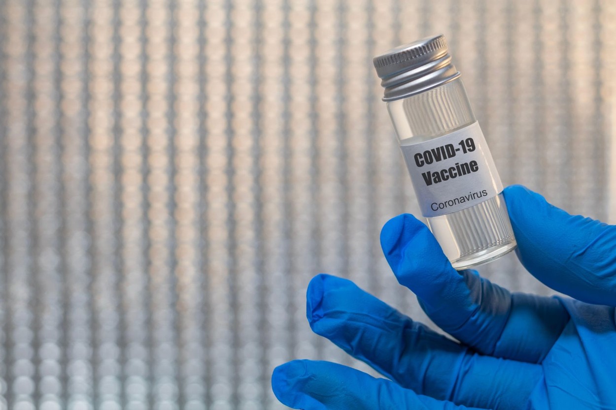 Serul anti-Covid, făcut în 2 timpi şi 3 mişcări: cât durează, de fapt, producţia unui vaccin