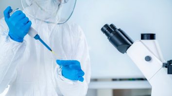 Pacienta vaccinată, care a pus pe hold studiile clinice, a prezentat simptome neurologice grave