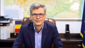 Ministrul Economiei, acuzaţii grave: Social-democraţi dintr-o localitate din Mehedinţi au incendiat maşini