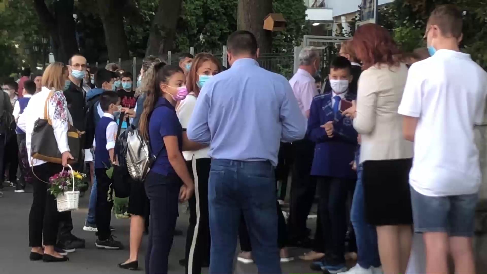 Radiografia primei zile de școală. Elevii intră singuri pe poartă. Nici măcar cei de la clasa zero nu sunt însoțiți