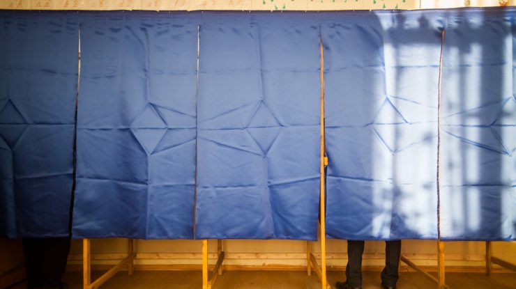 O persoană a murit în interiorul unei secții de votare din Capitală