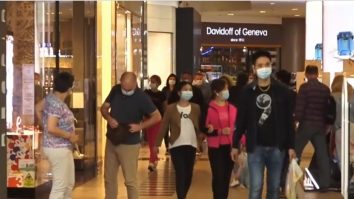 Își fac timp pentru toate. Înainte sau după vot, românii au mers să se relaxeze în mall