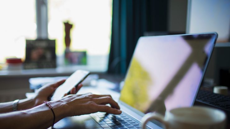 Angajatorii, obligați să dea o zi liberă salariaților care se vor autorecenza în 2021