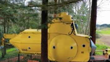 Un cuplu din Noua Zeelandă a construit un submarin din materiale reciclabile