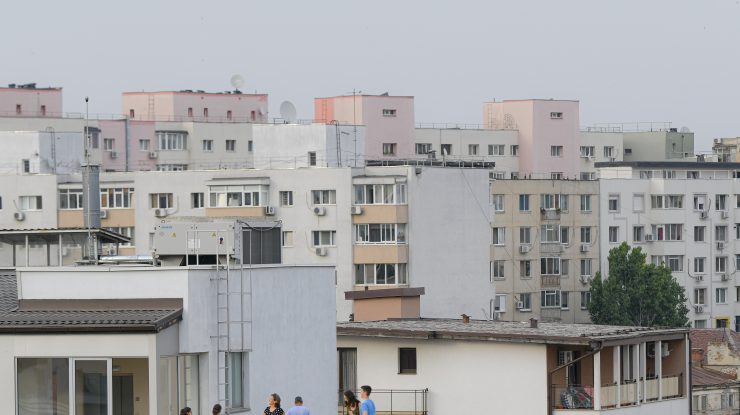 vedere generala cu blocuri din bucuresti.