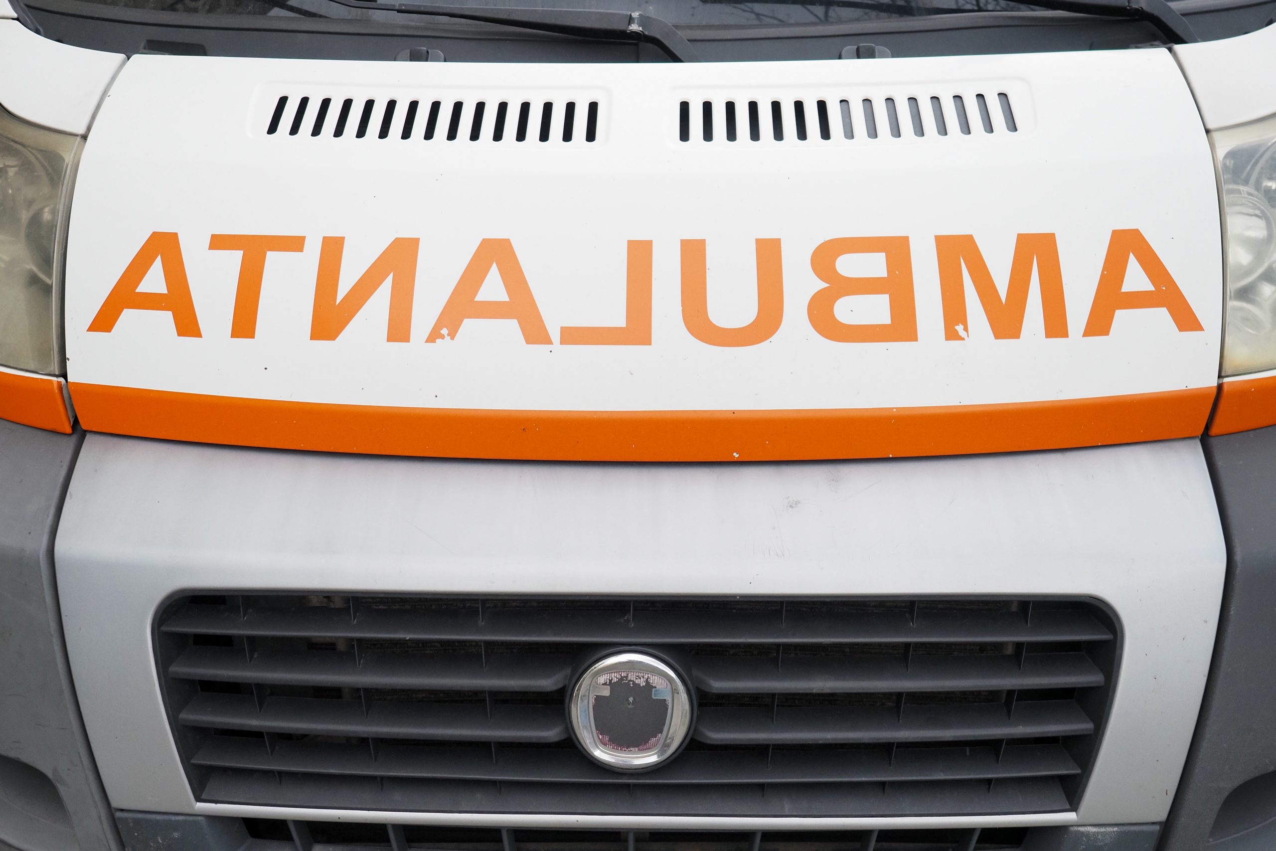 Ai simptome de COVID? Aştepţi ambulanţa zile-n şir