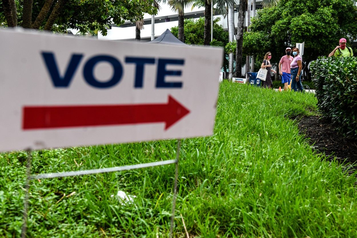 Iranul și Rusia încearcă să influențeze alegerile pe ultima sută de metri, avertizează autoritățile americane