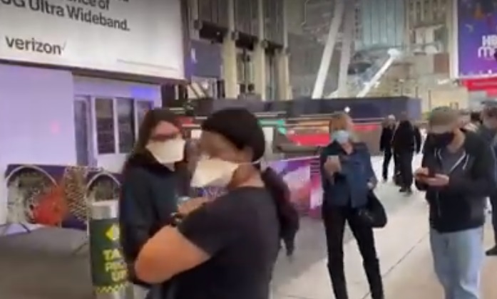 Cozi uriaşe în faţa secţiilor din New York. Alegătorii au așteptat ore întregi ca să voteze