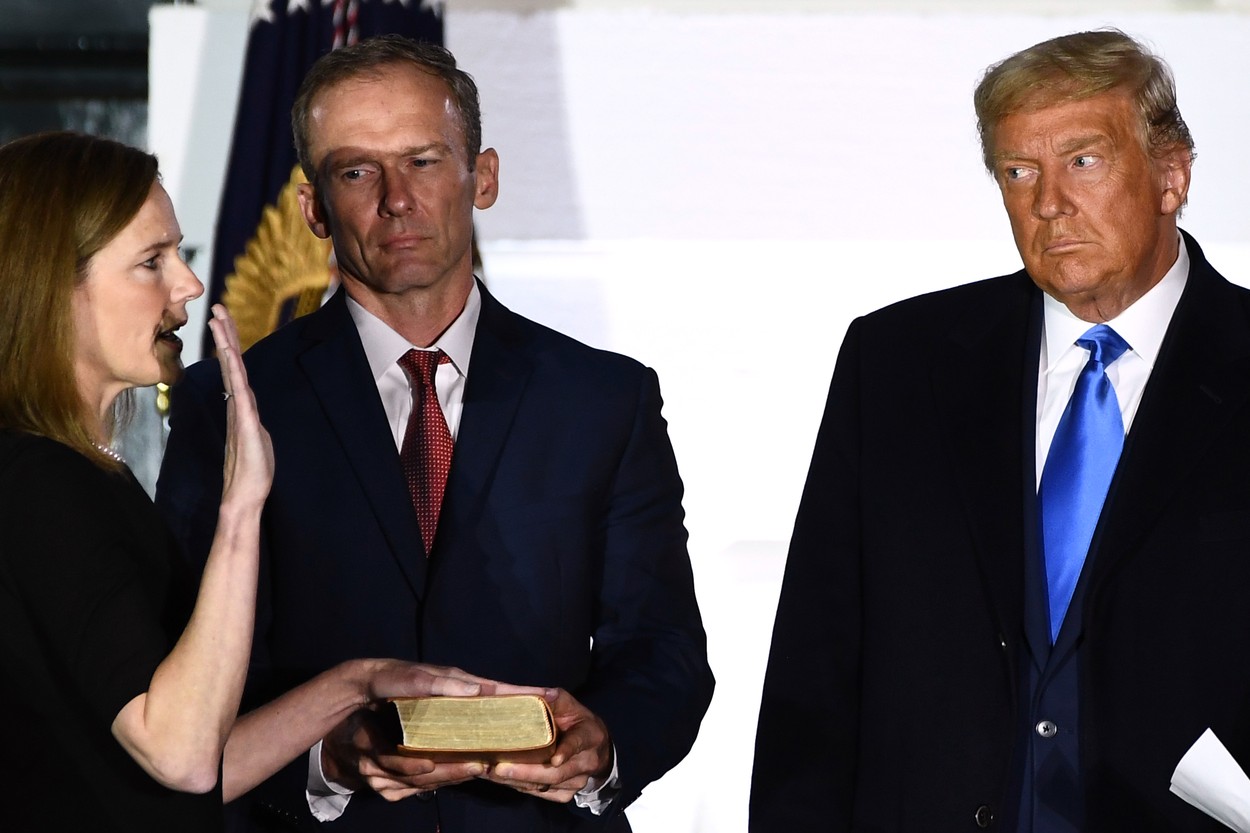 Donald Trump bifează o victorie uriașă înainte de alegeri. Amy Coney Barrett a fost confirmată