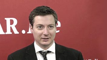 Andrei Caramitru a fost amendat cu 5.000 de lei, după ce a scris pe Facebook că BOR este „o sectă demonică”