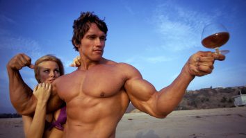 Ce mănâncă Schwarzenegger într-o zi și cum se antrenează. Un culturist îți arată că se poate