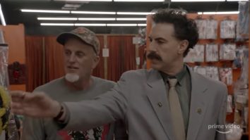 Borat 2 s-a lansat astăzi în America. O parte importantă a distribuției e formată din actori români