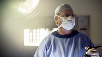 O femeie aflată în comă timp de șapte luni și încă inconștientă dă naștere unui copil. Medicii sunt șocați: „Nu am mai întâlnit un caz ca acesta în cei 22 de ani de carieră”