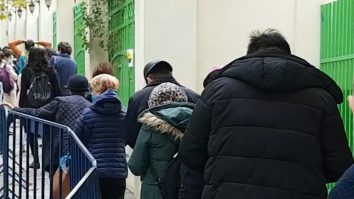 Cozi până la poalele dealului la moaștele Sf. Dimitrie cel Nou