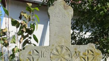 Un mister eminescian a fost rezolvat după 100 de ani. Crucea cu două fețe, considerată de negăsit