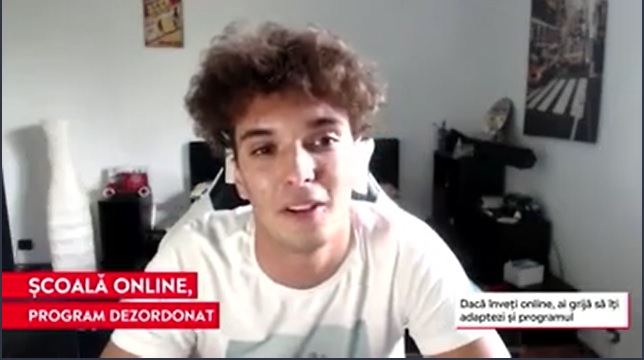 Învăţarea online le dă programul peste cap. Psiholog: „Rezultatele şcolare se pot schimba în timp”
