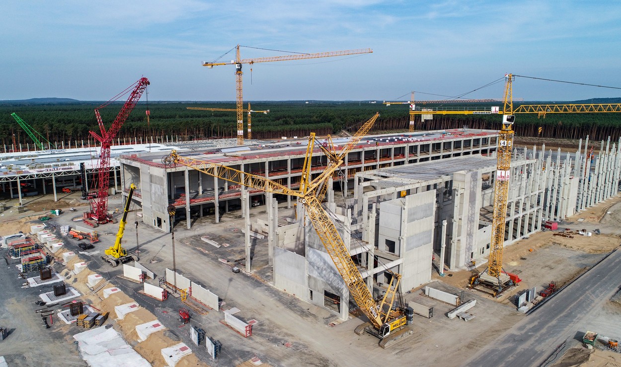 Fabrica Tesla din Germania a rămas fără apă din cauza neachitării facturilor