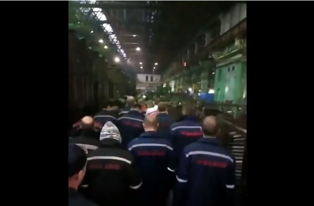 Greva națională din Belarus. Momentul în care muncitorii părăsesc fabricile și aplaudă