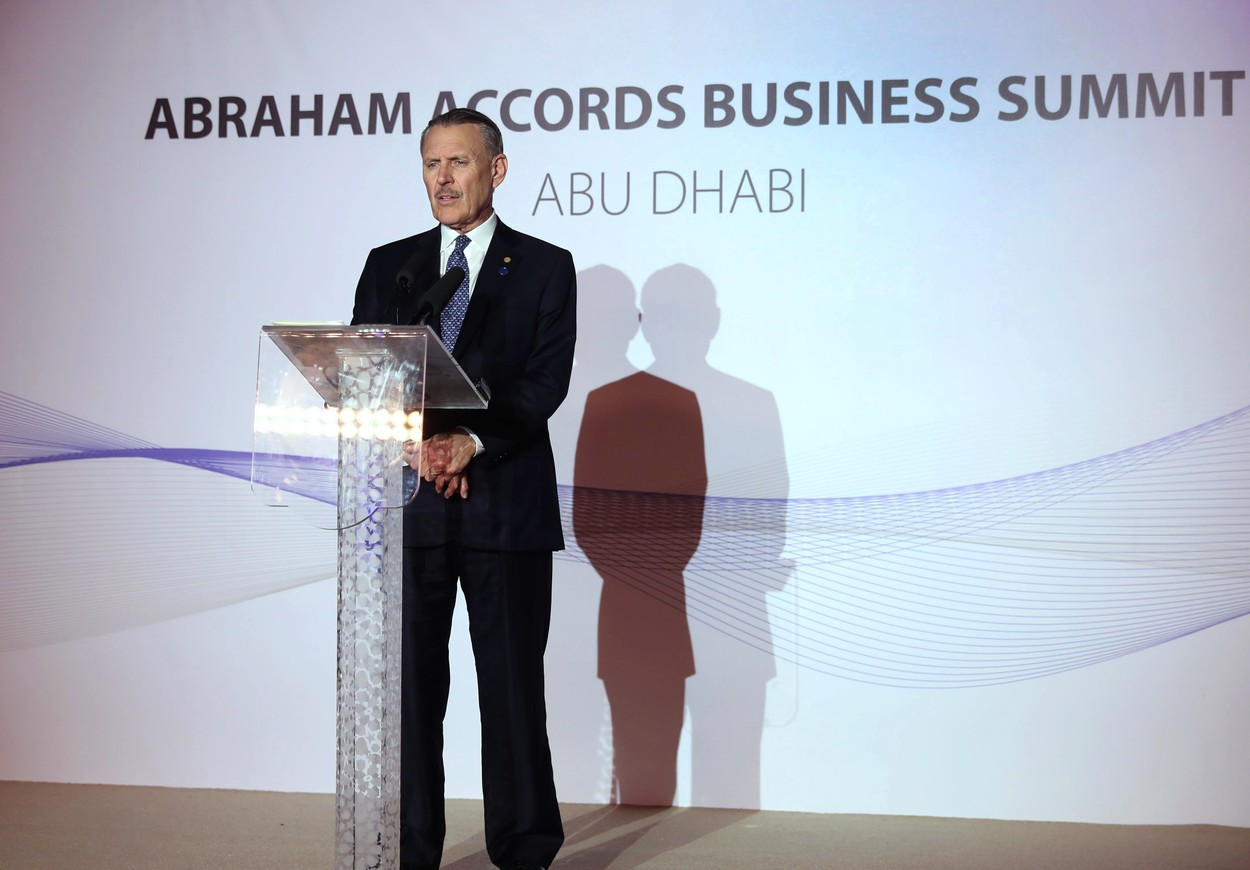 John Rakolta, american cu origini românești, numit ambasador în Emiratele Arabe Unite de Donald Trump