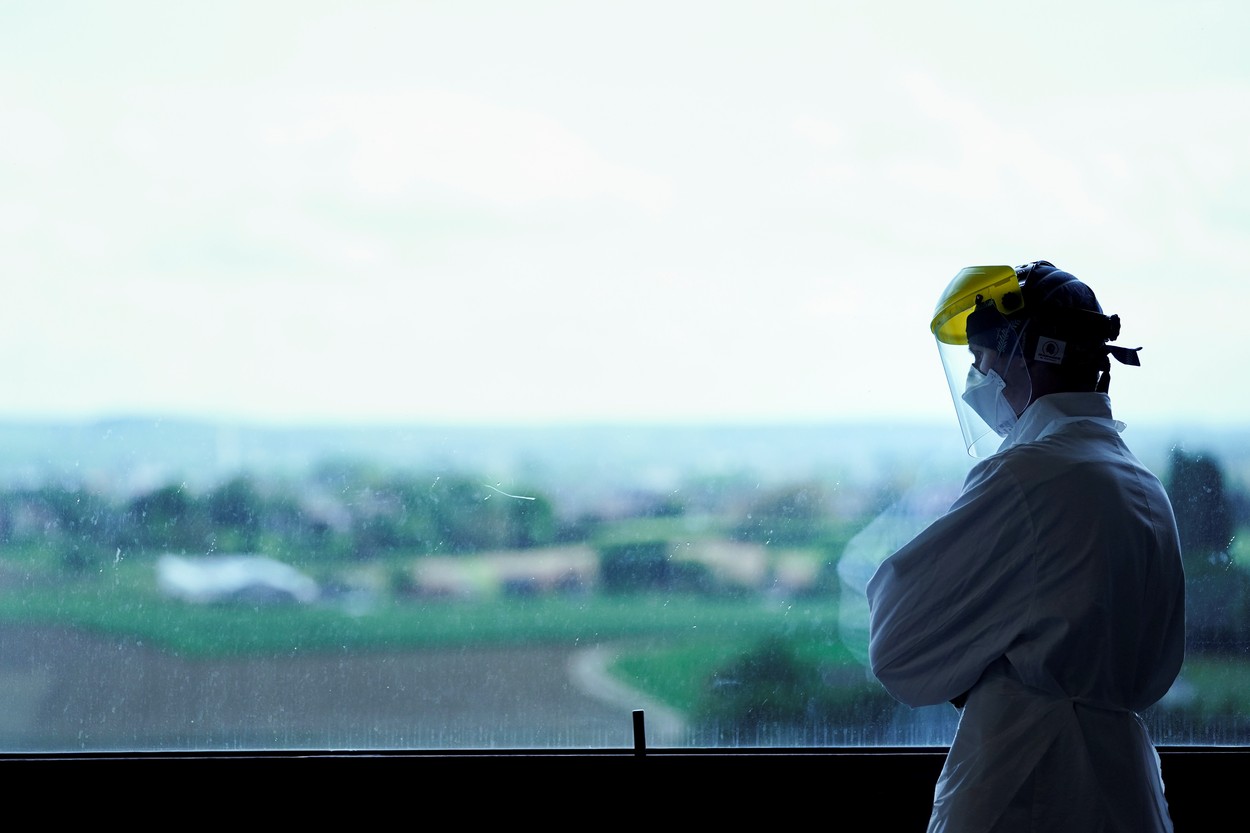 Studiu: COVID poate îmbătrâni creierul cu 10 ani. Cele mai afectate categorii