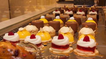 8 lucruri pe care ar trebui să le știi despre cancer și modul în care se dezvoltă. Zahărul și alimentele prăjite, „complici” ai acestei boli