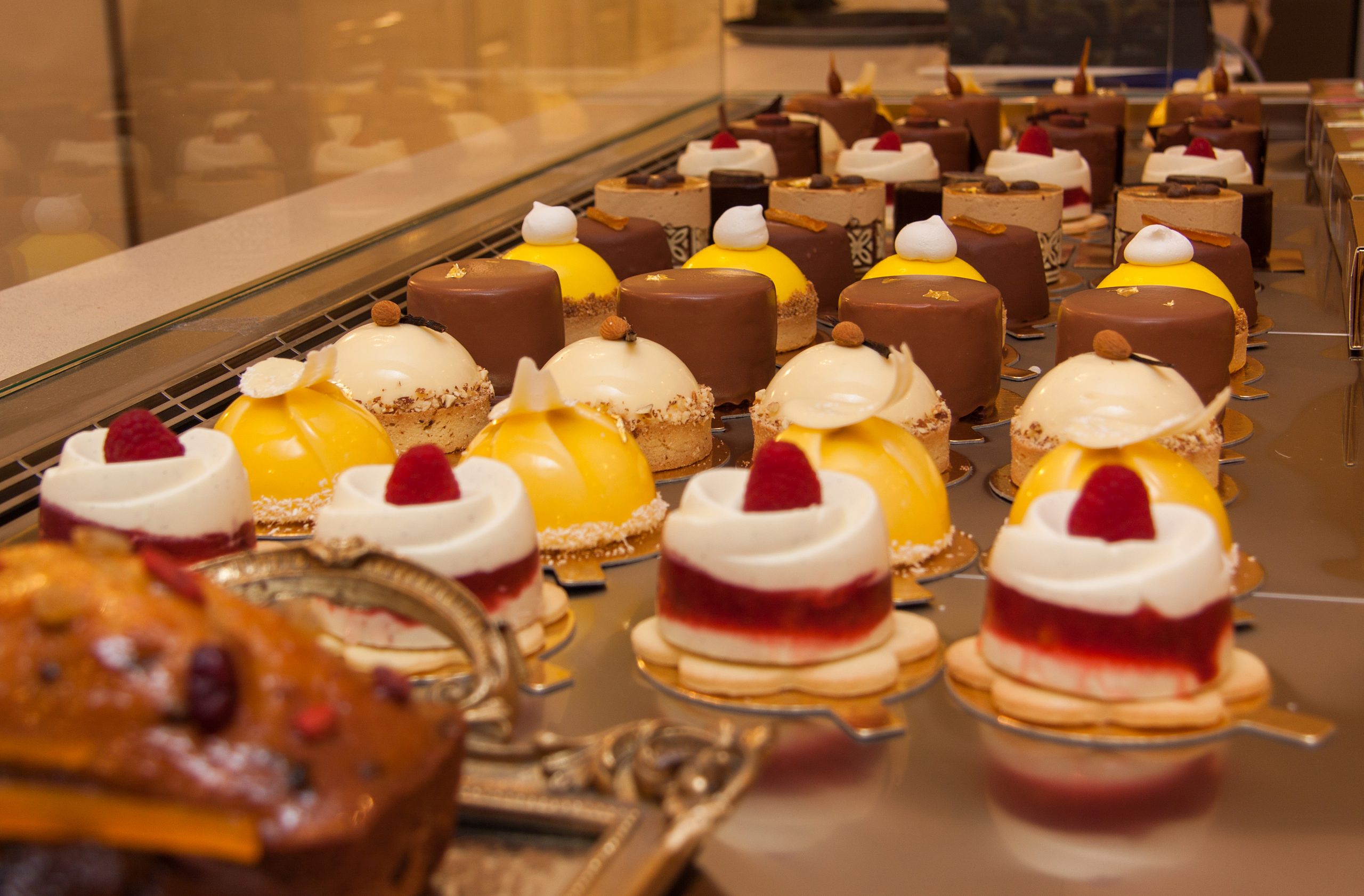 Prăjiturile, cadoul perfect de Crăciun pentru gurmanzi. Cât costă să îi surprinzi pe cei dragi cu un desert