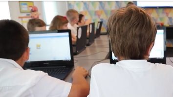 Elevii învață IT la școală: „După aceste cursuri știu să facă jocuri, aplicaţii în diverse programe”