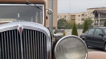 Vedeta colecției care acoperă perioada 1932-1990. Pasionaţii de maşini şi-au scos „bijuteriile” pe străzi