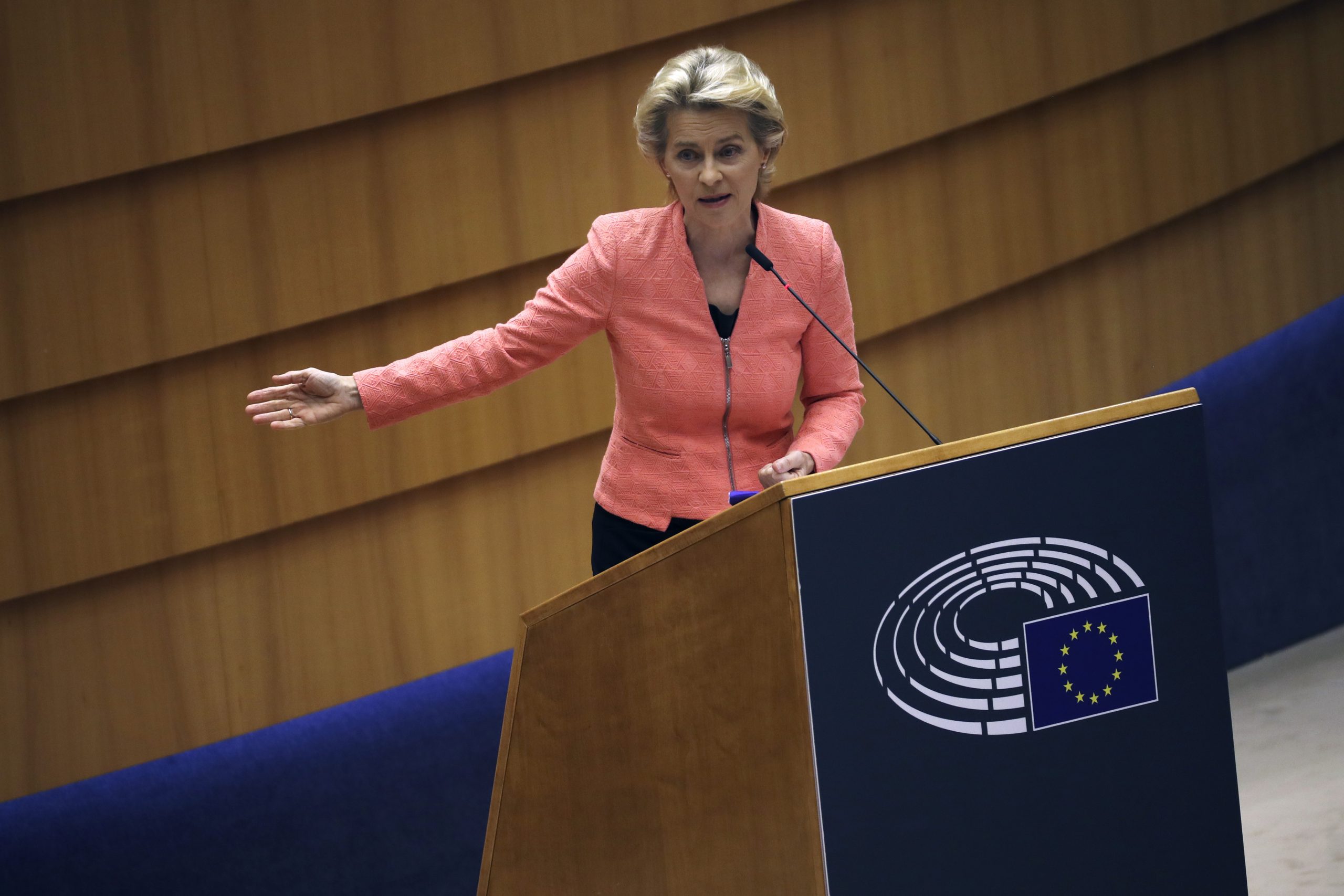 Ursula von der Leyen părăseşte summitul UE după ce a intrat în contact cu o persoană care are Covid-19