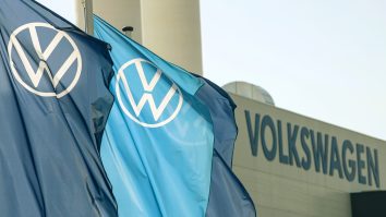 Volkswagen intră în cursă cu Tesla în domeniu maşinilor electrice