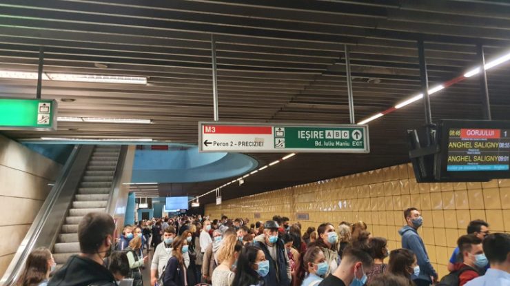 Aglomerație la metrou după defectarea unui tren fără pasageri