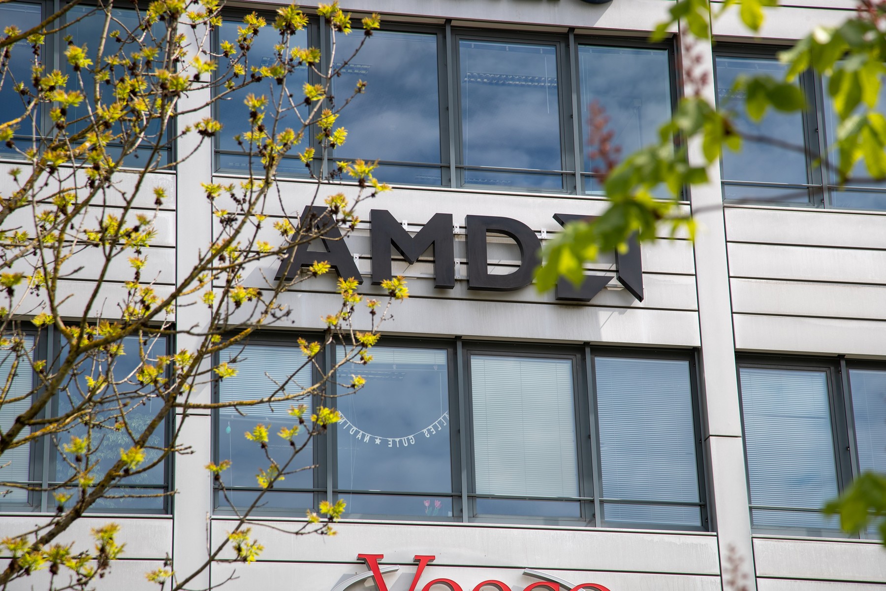 AMD achiziționează competitorul Xilinx pentru 35 de miliarde de dolari. Compania este mai aproape de a deveni lider de piață