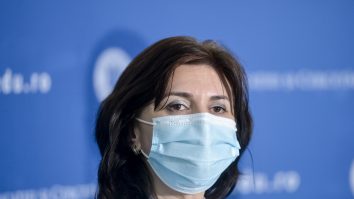 Elevii care nu poartă mască riscă să li se scadă nota la purtare