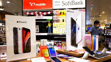 Apple cere 22 milioane de $ despăgubiri. 100.000 de device-uri care trebuiau aruncate la gunoi au fost revândute