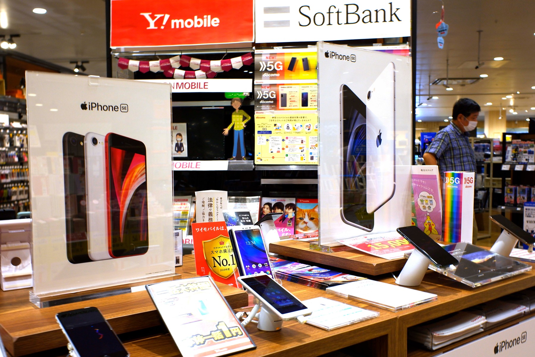 Apple cere 22 milioane de $ despăgubiri. 100.000 de device-uri care trebuiau aruncate la gunoi au fost revândute