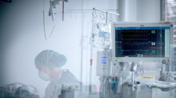 Legea strâmbă obligă 500 de asistente să lucreze pe gratis la spitalul județean Timișoara