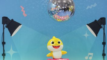 Prizonieri torturați cu melodia „Baby Shark”. Cum își justifică gardienii acțiunile